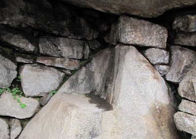 Piedra tallada para colocar un jarrón ceremonial